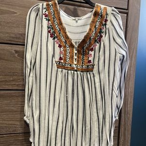 Beautiful flowy shirt